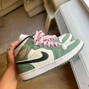 Selling Jordans in very good condition.